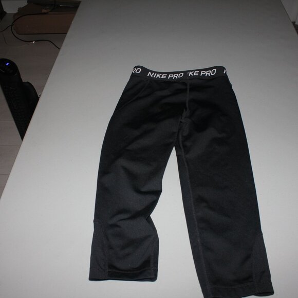 Black Nike Pro Capris Size Medium - Picture 4 of 5
